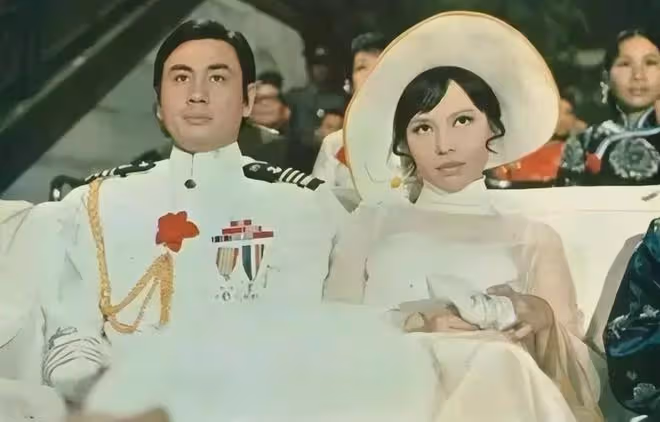 她靠拍大尺度片成名,17歲被泰國總理弟弟追求,晚年卻成國之棟樑