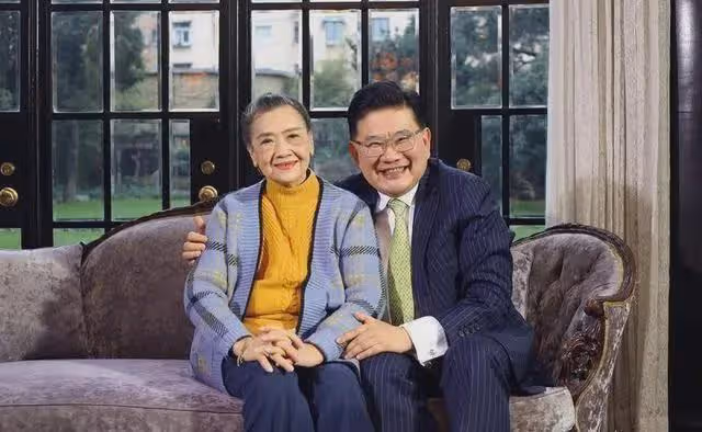 朱逢博:追夫只用了6天,丈夫去世後,她獨守骨灰盒生活16年