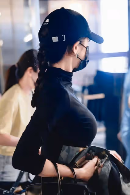 楊冪「杭州蕭山」好美，中式風穿搭凹凸有致，「大冪冪」名不虛傳