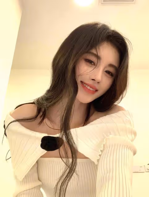 鞠婧禕衣服弔帶斷了,造型團隊太不用心了,這已經不是第一次了