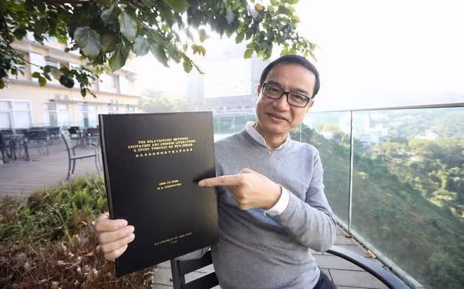 好學！TVB男藝人獲教育大學頒授榮譽院士，利用工余時間進修成雙碩士