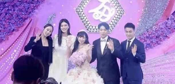 謝霆鋒亮相干女兒大婚！與百億富豪共敘友情，新身份股東引關注