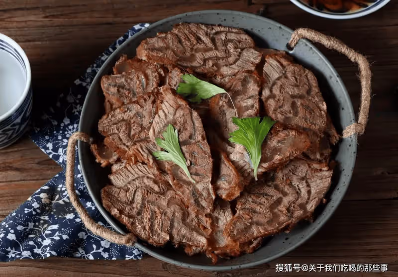 做醬牛肉,牢記「2醬2泡」,牛肉醬香濃郁,緊實不散花,方法簡單