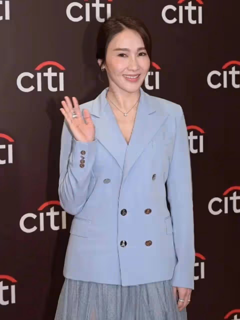 有心復出拍戲!TVB前當家花旦自曝仍有戲癮,現身活動被質疑醫美過度