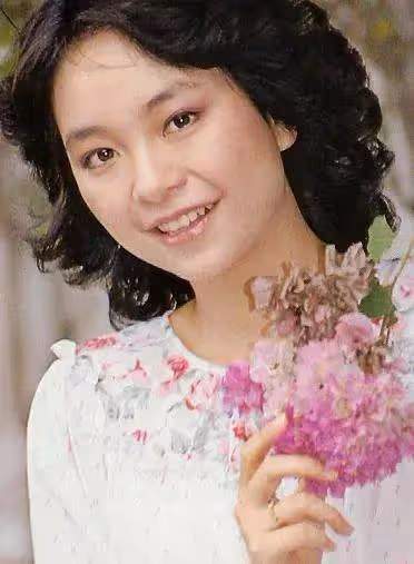 曾是一代玉女歌手,得癌症卻與朋友開派對,曾與鍾鎮濤淡戀愛分手收場
