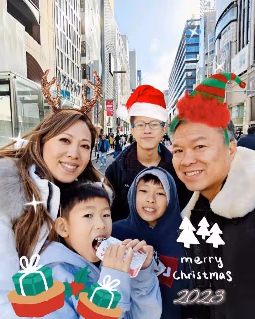 因唱TVB主題曲一炮而紅，曾患家族性遺傳癌症被治癒，劉德華曾為其歌曲填詞