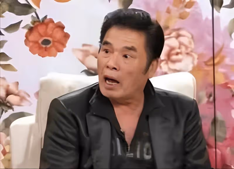 「6個老婆」同住一屋,每人每月7萬零花錢,71歲又娶「第7房」小嬌妻!
