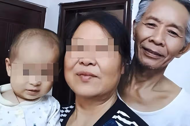 17年廣西67歲老頭當街砍殺退休法官,被捕時大笑:這一刻等了22年