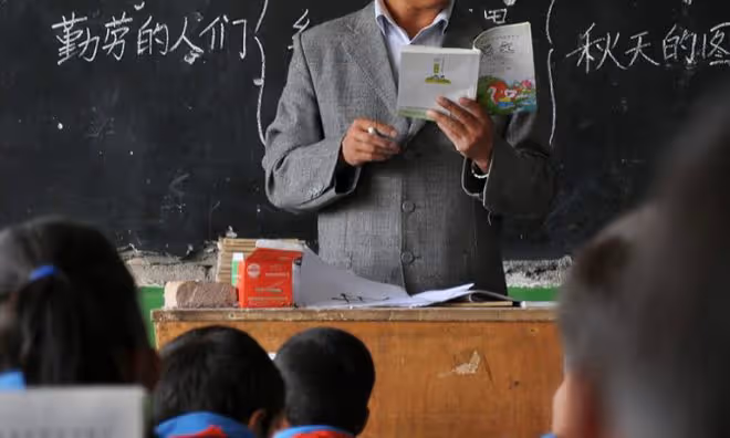 回顧男子昏迷19天患上怪病,25年後醫生從他腦中取出異物,快報警
