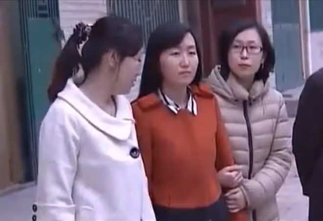2006年,三姐妹父母雙亡被養父撫養8年,卻親手把養父送進了牢房
