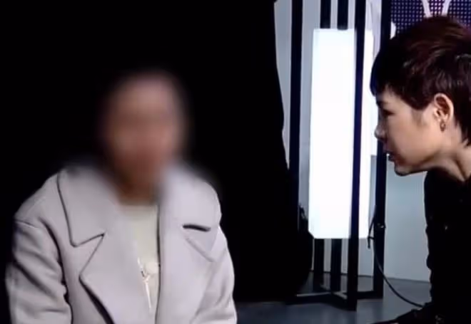 回顧:養母向女兒下跪,只為索要天價彩禮,曾想將其嫁給殘疾兒子