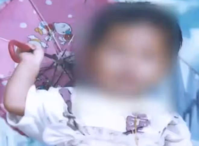 回顧:養母向女兒下跪,只為索要天價彩禮,曾想將其嫁給殘疾兒子