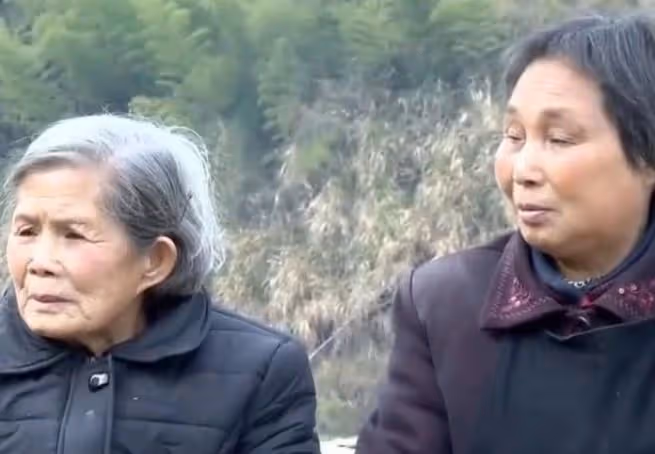 回顧:養母向女兒下跪,只為索要天價彩禮,曾想將其嫁給殘疾兒子