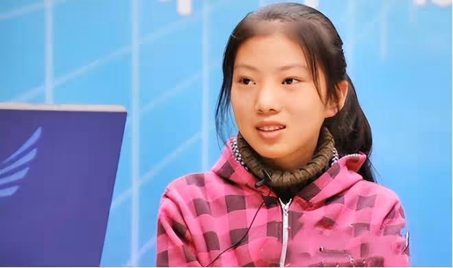 2011年,南昌12歲女孩火災中勇救15家人命,57歲大爺跪謝救命恩人