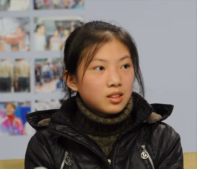 2011年,南昌12歲女孩火災中勇救15家人命,57歲大爺跪謝救命恩人