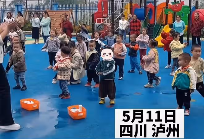 幼兒園舉行親子活動,在外打工的父親突然出現,讓孩子委屈地哭了