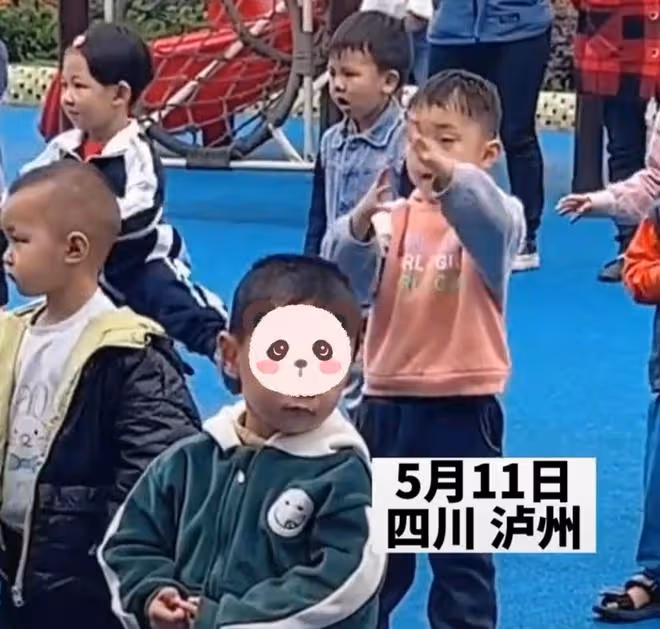 幼兒園舉行親子活動,在外打工的父親突然出現,讓孩子委屈地哭了