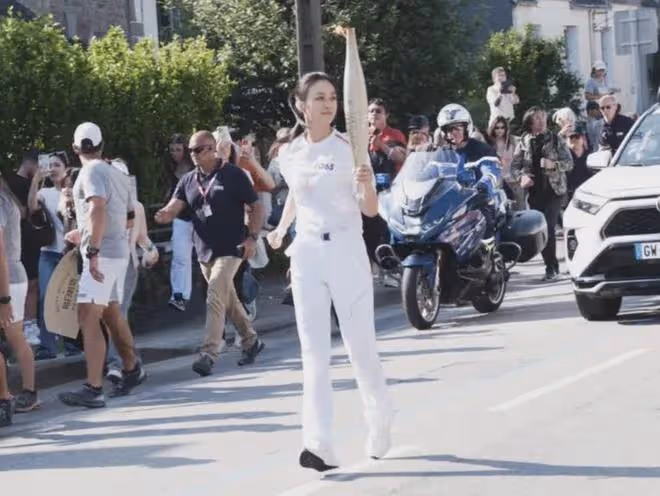 被《色戒》毀了一生的湯唯擔任奧運火炬手,終懂韓國人為何愛她了