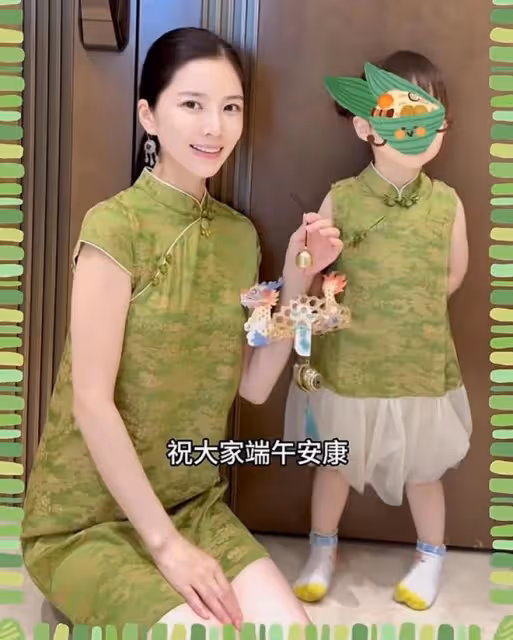 杜淳老婆慶祝端午節,與女兒穿親子旗袍,小蛋餃長相隨爸皮膚隨媽