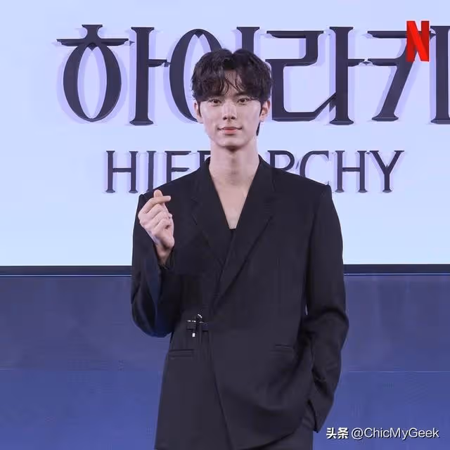 南韓又出新男神，23歲滿臉禁慾帥！