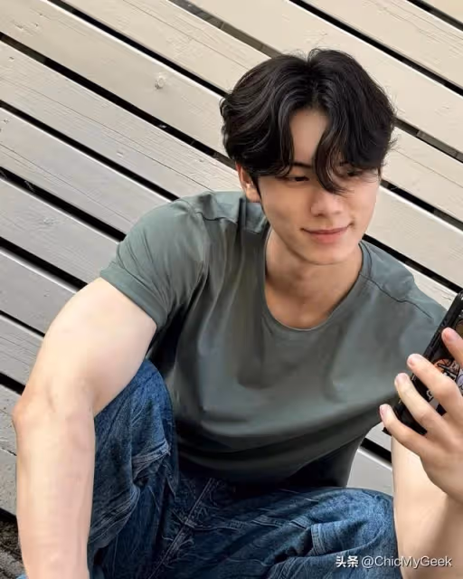 南韓又出新男神，23歲滿臉禁慾帥！