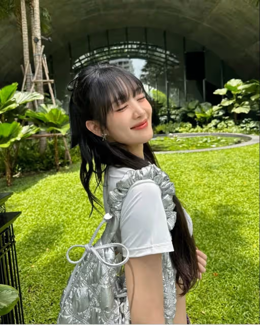 (G)I-DLE Minnie俏穿迷你裙當千禧辣妹　不科學比例好驚人