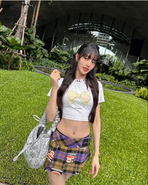 (G)I-DLE Minnie俏穿迷你裙當千禧辣妹　不科學比例好驚人