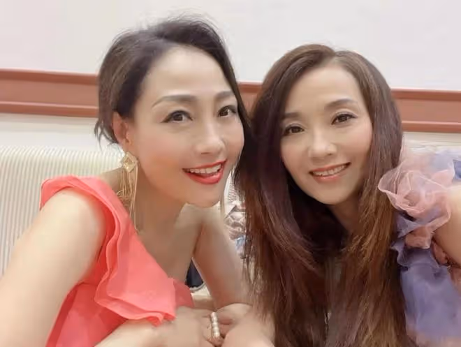 TVB《西遊記》「紅孩兒」近照曝光!55歲仍很漂亮!兒子高大有型