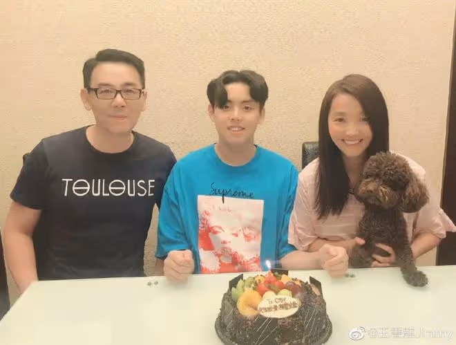 TVB《西遊記》「紅孩兒」近照曝光!55歲仍很漂亮!兒子高大有型
