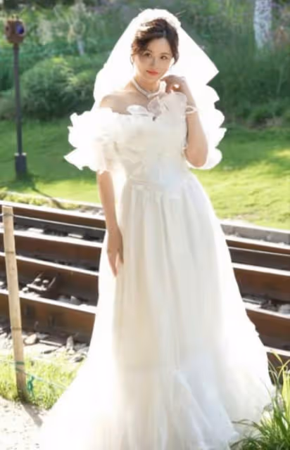 52歲單身港星大曬性感婚紗照!曾被批年紀大能當奶奶!火爆回擊!