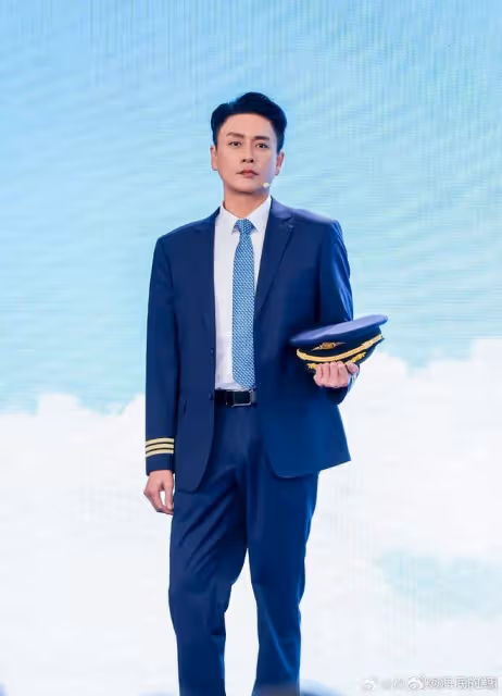 黃宗澤再穿機長服！再次強調沒整容：長得好看而已