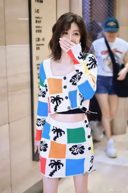 賈靜雯是真「凍齡女神」,肌膚緊緻不輸20歲少女,難以置信48歲