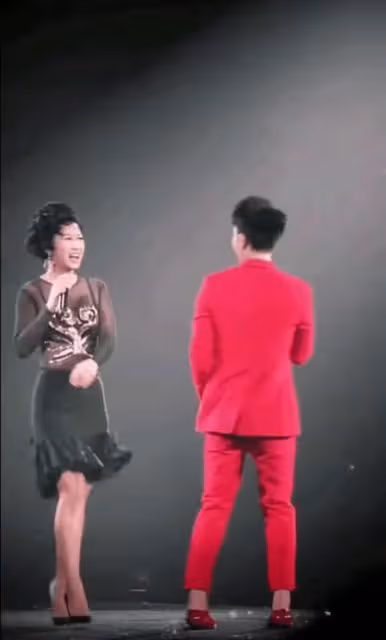 葉倩文助陣李克勤演唱會，63歲依舊火辣迷人難怪費翔為她終身不娶