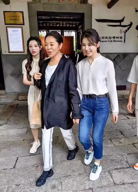 倪萍劉濤蘇州錄綜藝，45歲劉濤像25歲，暴瘦後的倪萍氣質真絕