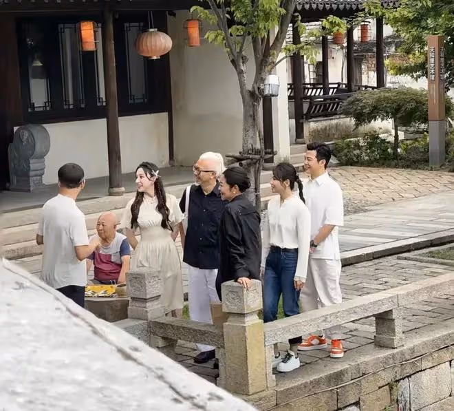 倪萍劉濤蘇州錄綜藝，45歲劉濤像25歲，暴瘦後的倪萍氣質真絕