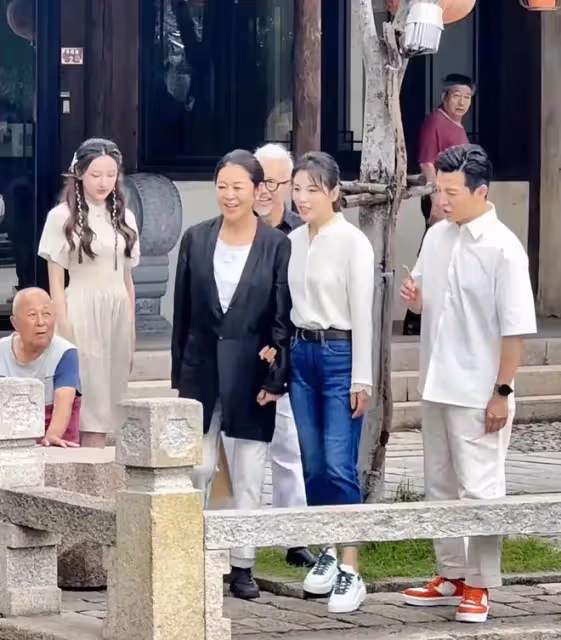 倪萍劉濤蘇州錄綜藝，45歲劉濤像25歲，暴瘦後的倪萍氣質真絕