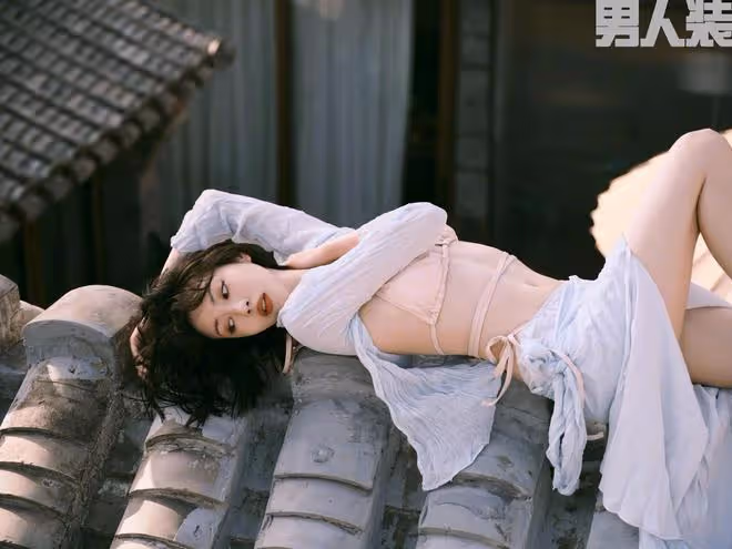 李溪芮《男人裝》大片，身材火辣再現「腿精」，34歲終於梅開二度
