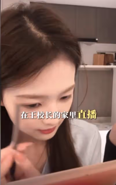 王思聰回應私生子事件後,黃一鳴刪視頻,前任小羽開啟嘲諷模式
