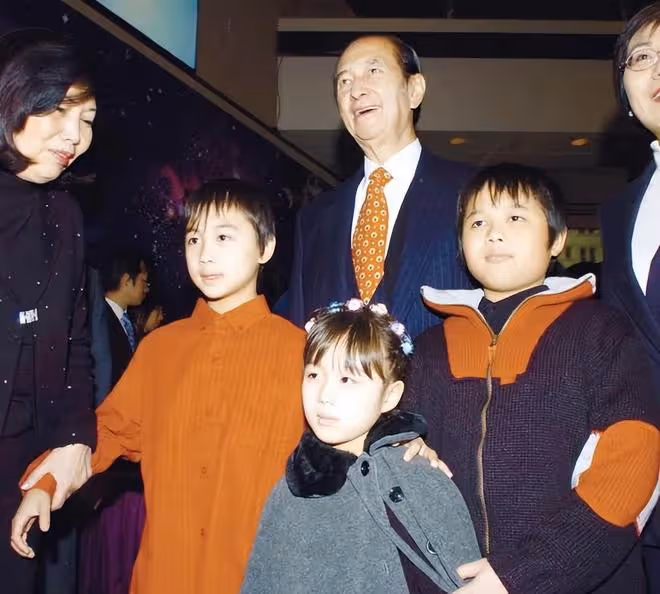 何超欣25歲生日,富貴生日宴十分奢華,四太家族送千萬大禮