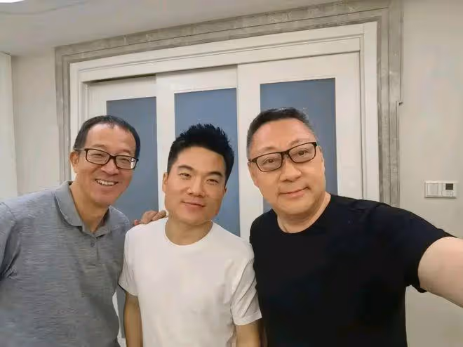 去輝化變成蹭輝化!董宇輝出圈兩周年,俞敏洪留言周成剛曬合影!