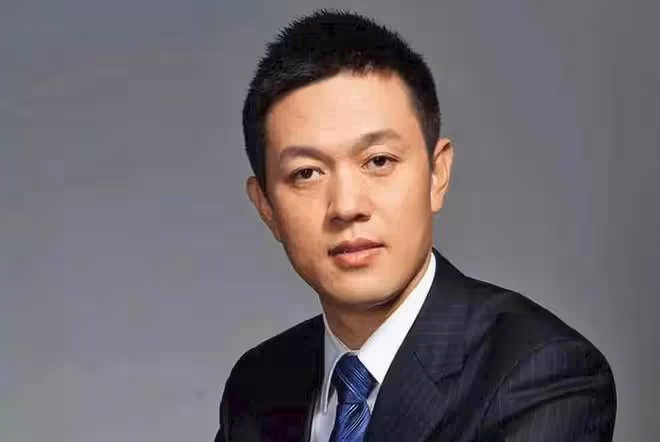 太意外!李斌現身重慶車展,竟與志願者同吃19元盒飯,被贊樸素!