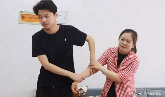 妻子出軌和48歲上司在一起,狠心將我拋棄,2年後卻哭喊著要復合