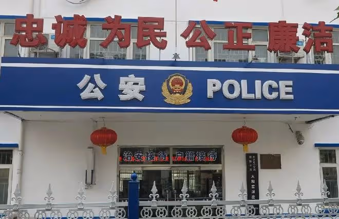 2013年,兒子花60萬雇兇殺父,親姐姐都沒放過,面對警察從容淡定