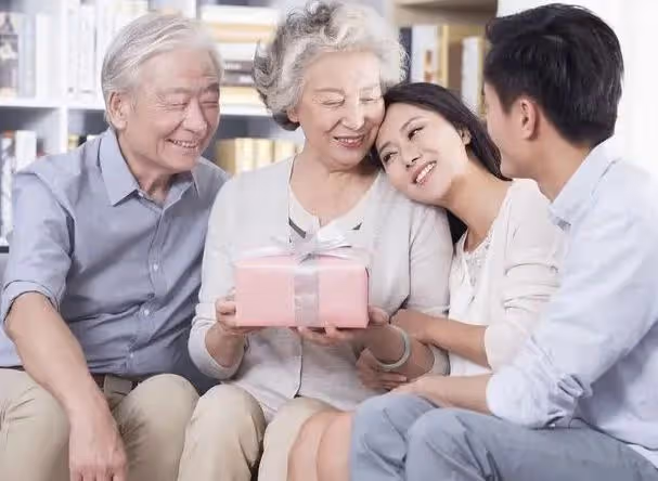 回顧老太有5個兒子照顧,被活生生餓死,被判刑的兒子卻大感冤枉