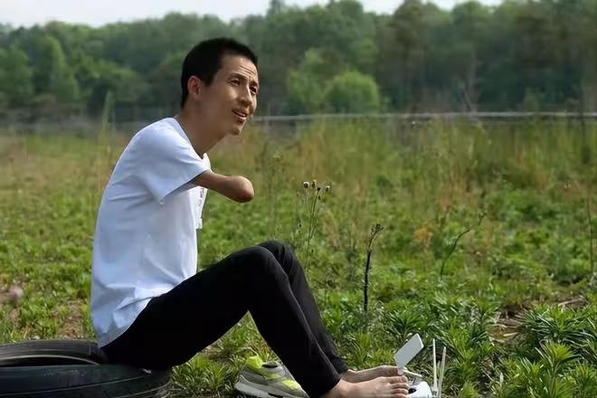 回顧小伙失去雙臂，用「腳」奪得多枚金牌，退役後卻遭遇妻子拋棄