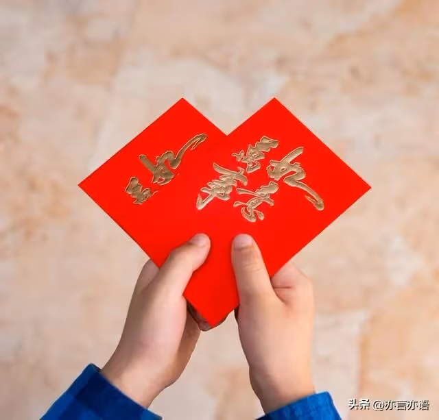 老公過年要上班，我本來打算今年我們就自己過！ 但爸媽聽了很不開心「我最後還是帶女兒回娘家過年」，回家後我給父母各包了6000塊，年假結束回家後「陪女兒數了紅包」後我懊悔不已…