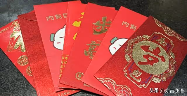 老公過年要上班，我本來打算今年我們就自己過！ 但爸媽聽了很不開心「我最後還是帶女兒回娘家過年」，回家後我給父母各包了6000塊，年假結束回家後「陪女兒數了紅包」後我懊悔不已…