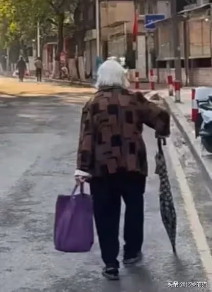 媽媽一直很照顧娘家，外婆中風「媽媽獨自一人照顧」叫舅舅專心忙工作！ 年底舅舅做生意成功「一個月大賺150萬」舅媽過年前打來：今年不用回來拜年喔～