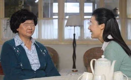 婆婆一直覺得我配不上老公！過年我為討好她帶了貴重禮物送她，吃團圓飯時「我吃到包錢的餃子」樂喊超幸運！沒想到下秒「婆婆飄出一句話」我當場摔筷子回娘家 # 這次真的忍不下去了