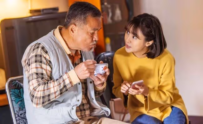 公公的個性沈默寡言，我和他一直都很相敬如賓…婆婆走好「我主動跟老公提把他接回來養老」，住我家10幾年來他沒出過半毛錢，最近他身體變差「我突然收到一則銀行簡訊….」 # 完全沒想到